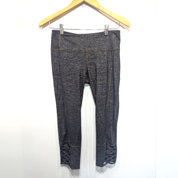 Athleta Mind Over‎ Mat Heather Gray Capri Legging Size Small - Picture 8 of 8